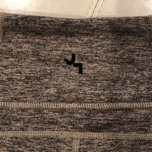 Women’s gray leggings w/pockets